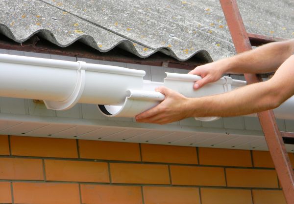 Cost of Gutter Hanging in Spanish Fork